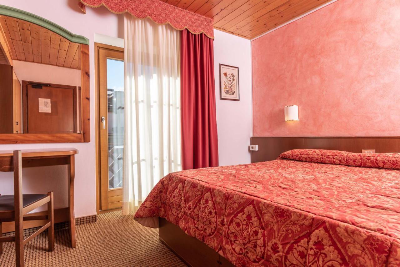 Hotel Italo Мадонна-ді-Кампільйо Екстер'єр фото