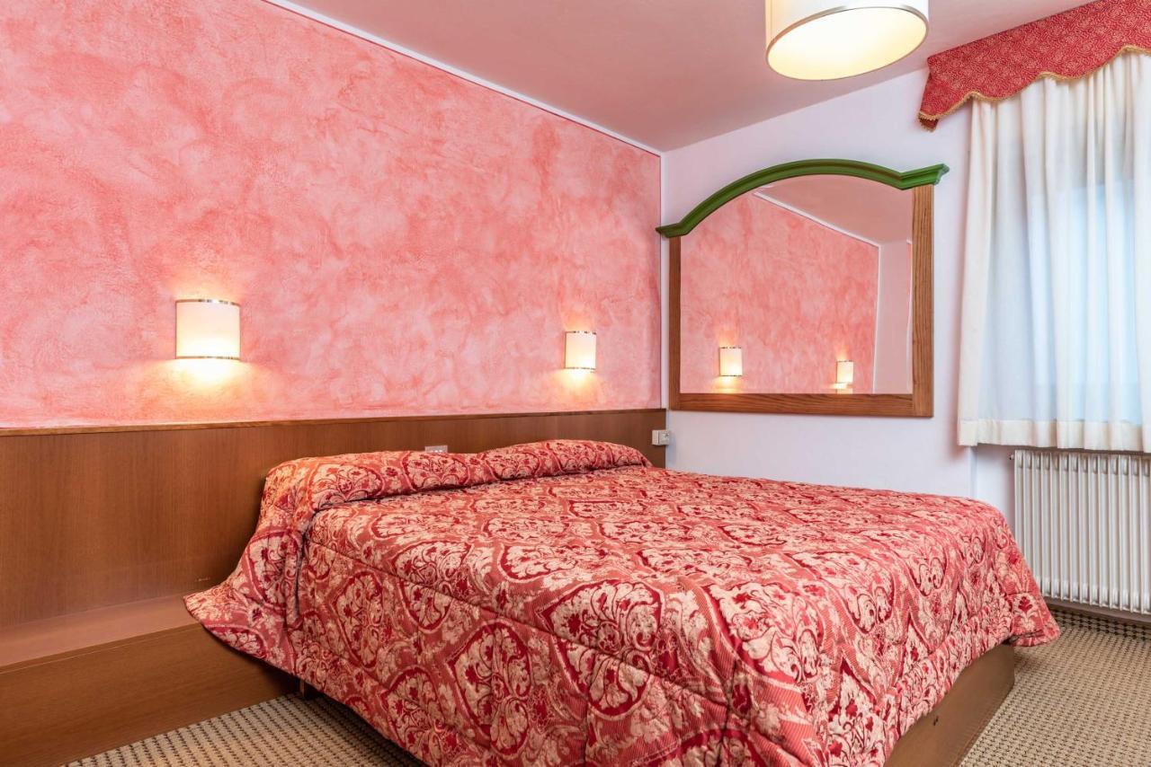 Hotel Italo Мадонна-ді-Кампільйо Екстер'єр фото