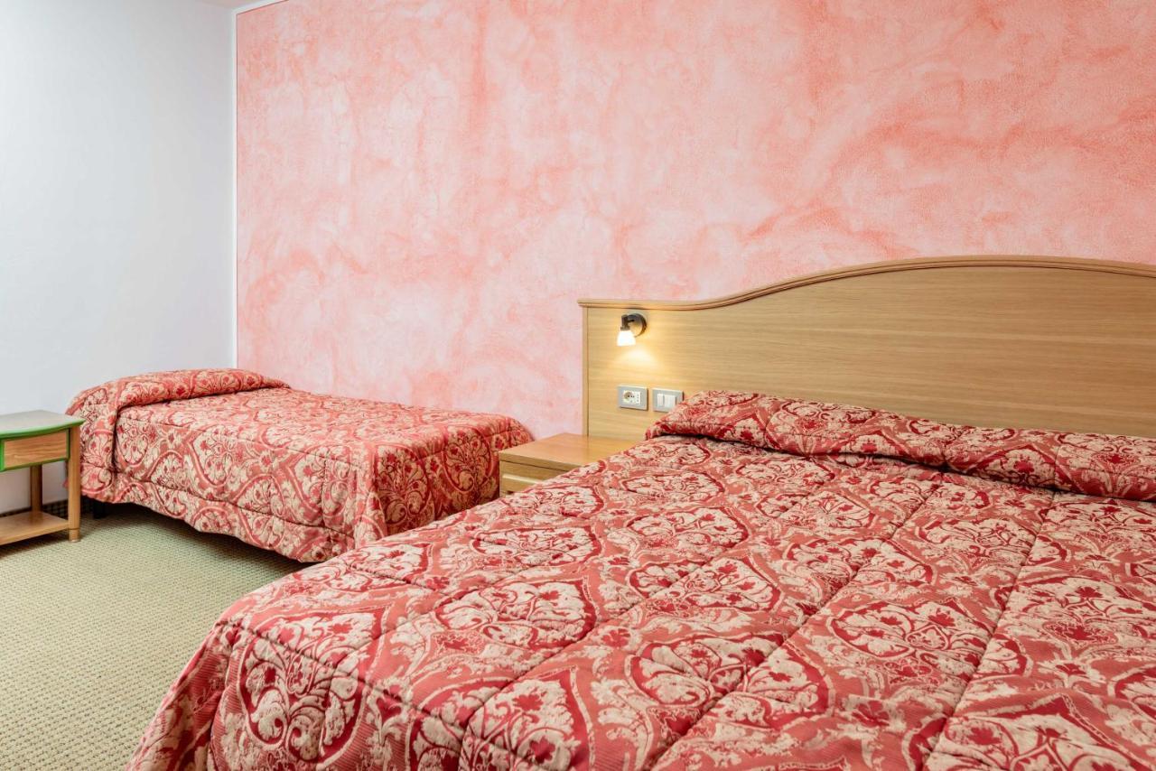 Hotel Italo Мадонна-ді-Кампільйо Екстер'єр фото