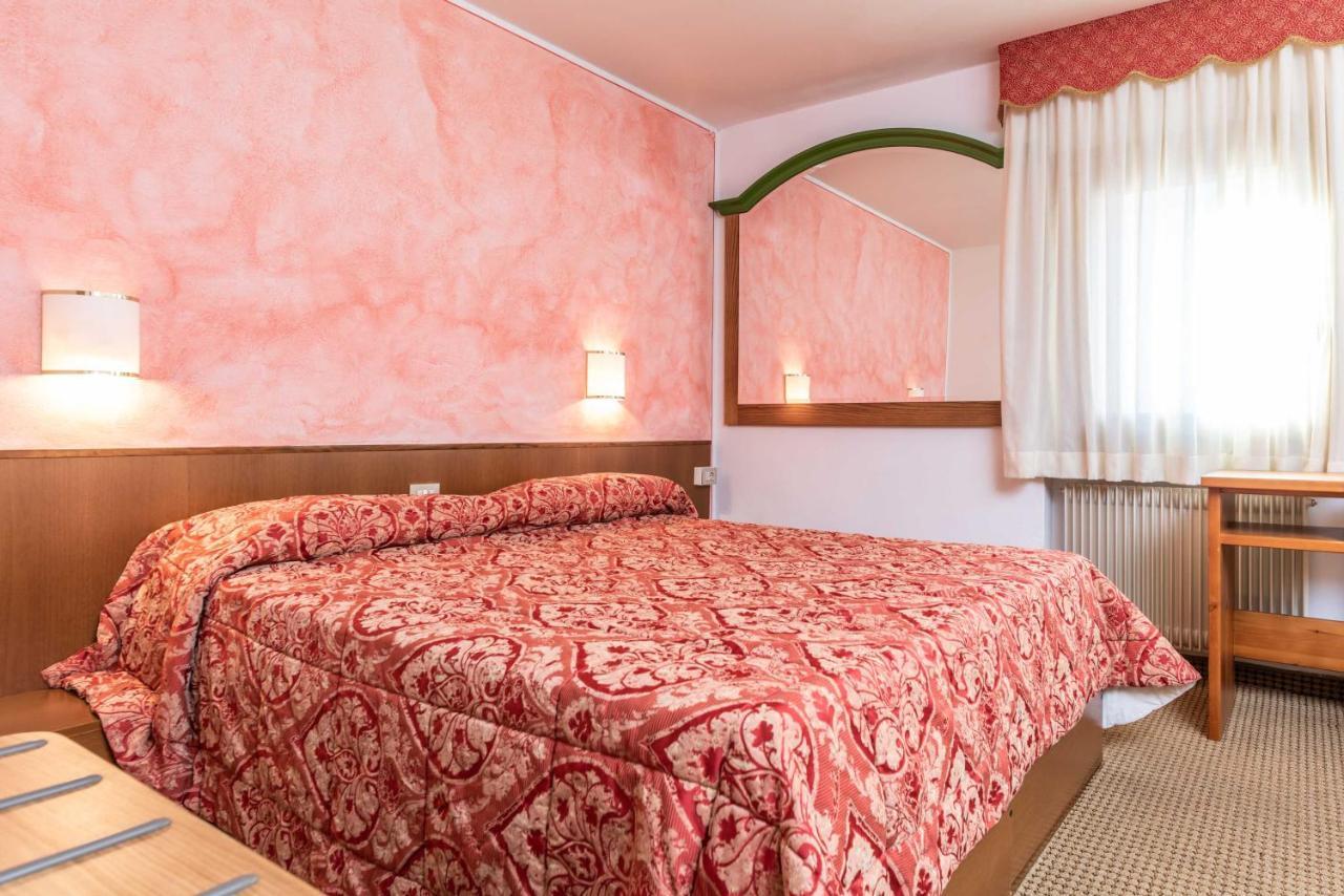 Hotel Italo Мадонна-ді-Кампільйо Екстер'єр фото